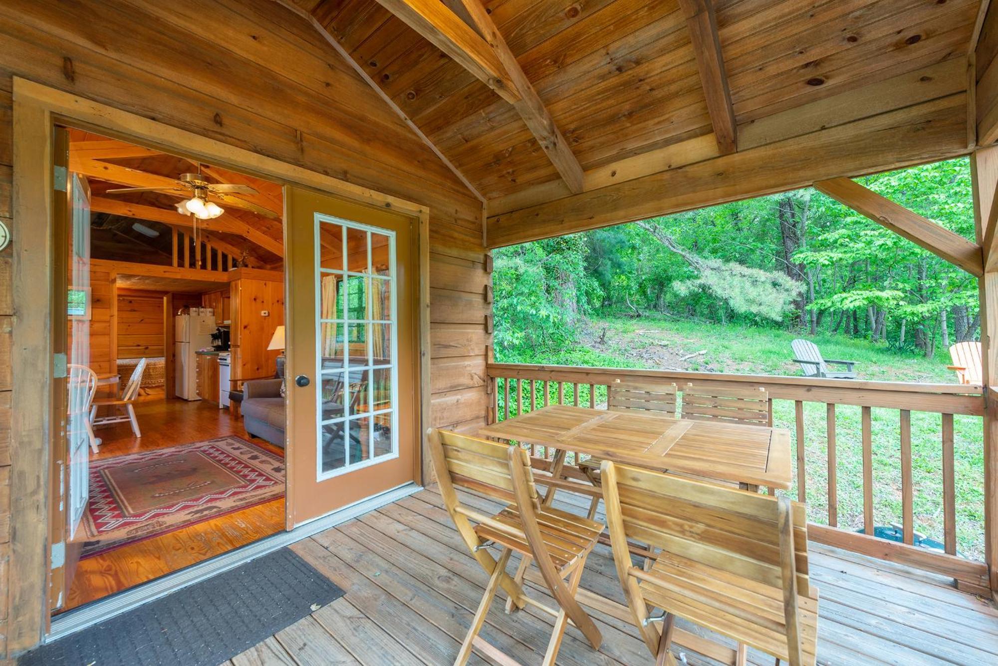 Engadine Inn And Cabins Candler Экстерьер фото