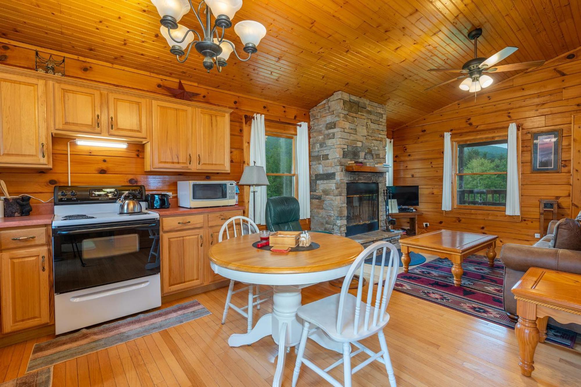 Engadine Inn And Cabins Candler Экстерьер фото