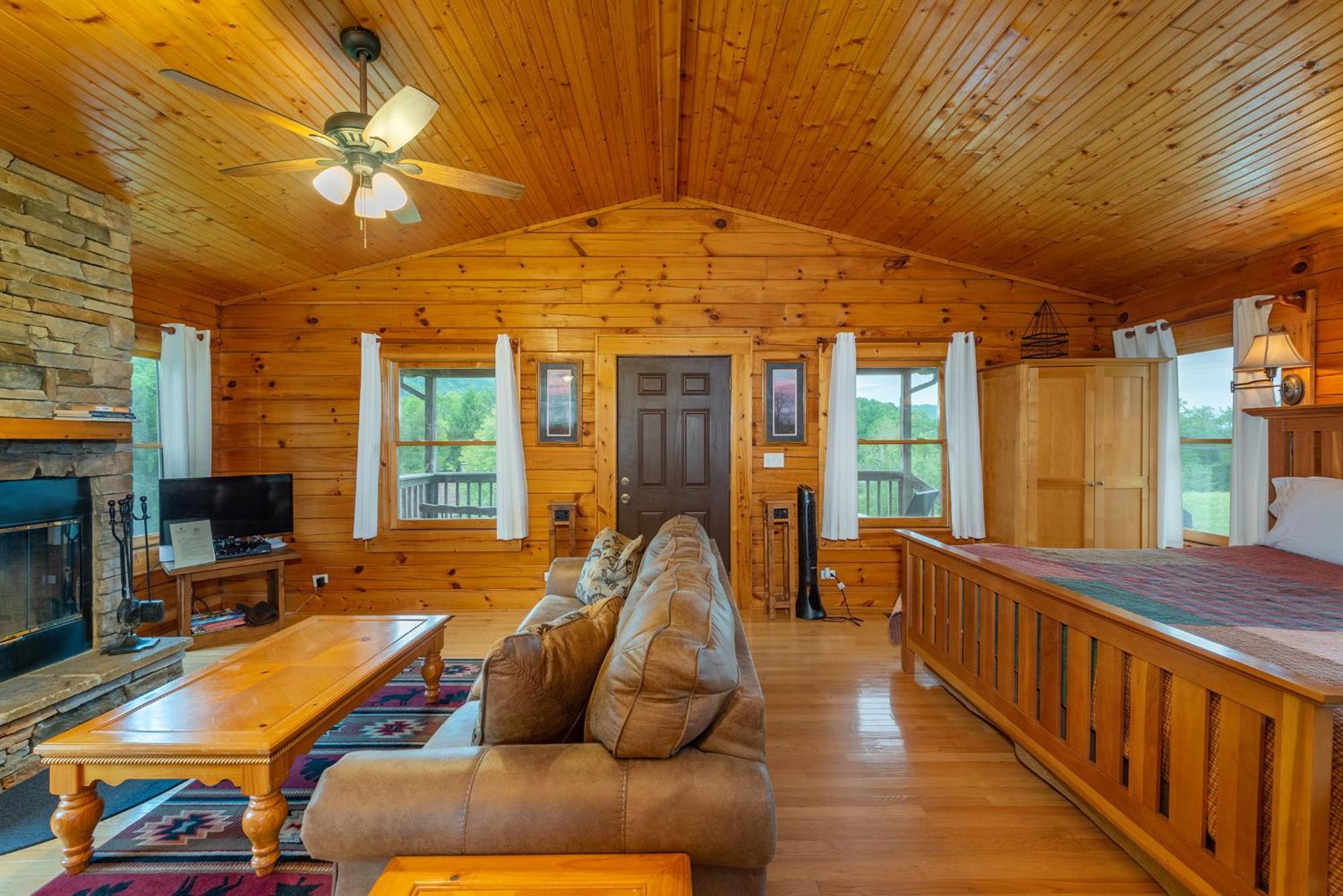 Engadine Inn And Cabins Candler Экстерьер фото