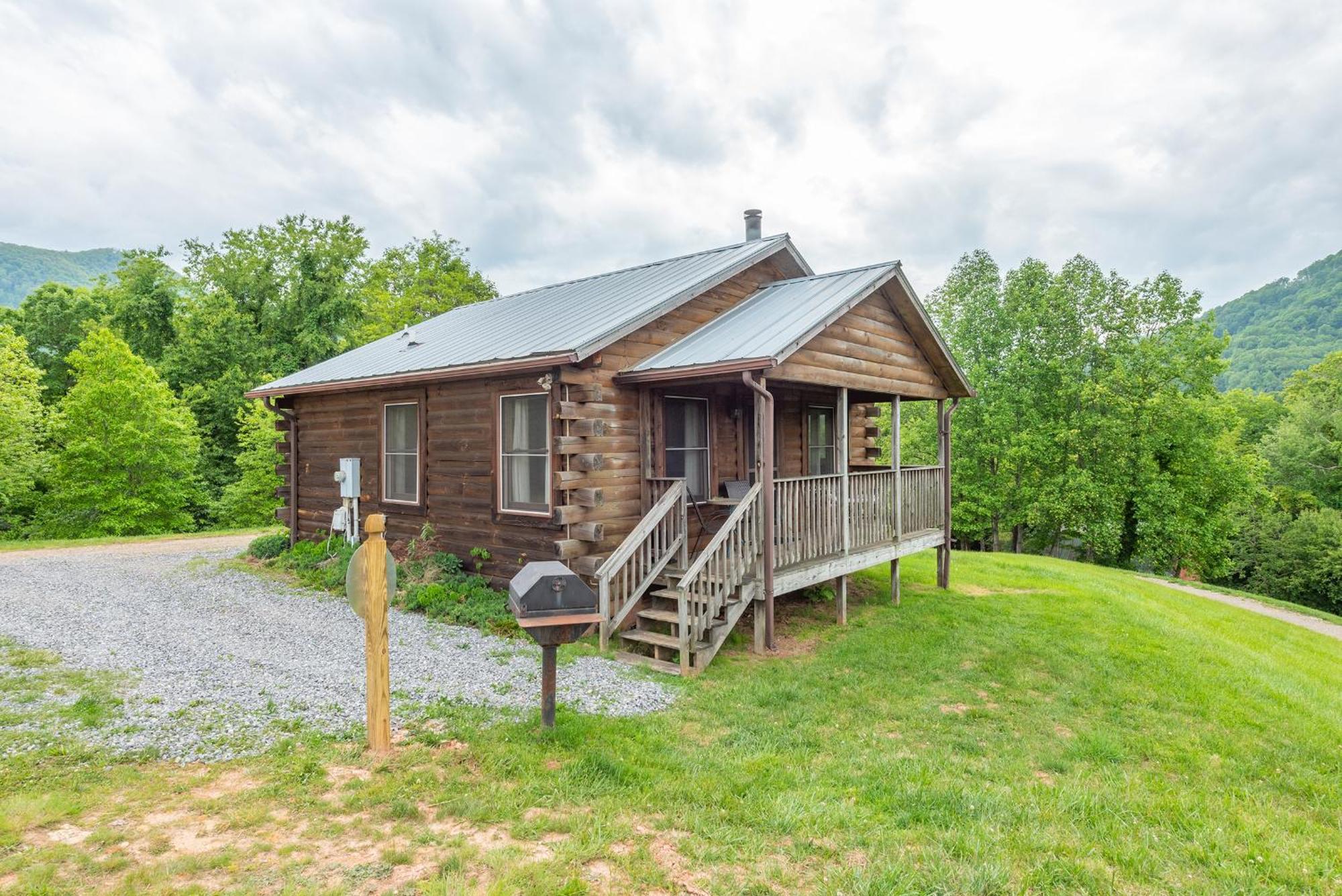 Engadine Inn And Cabins Candler Экстерьер фото