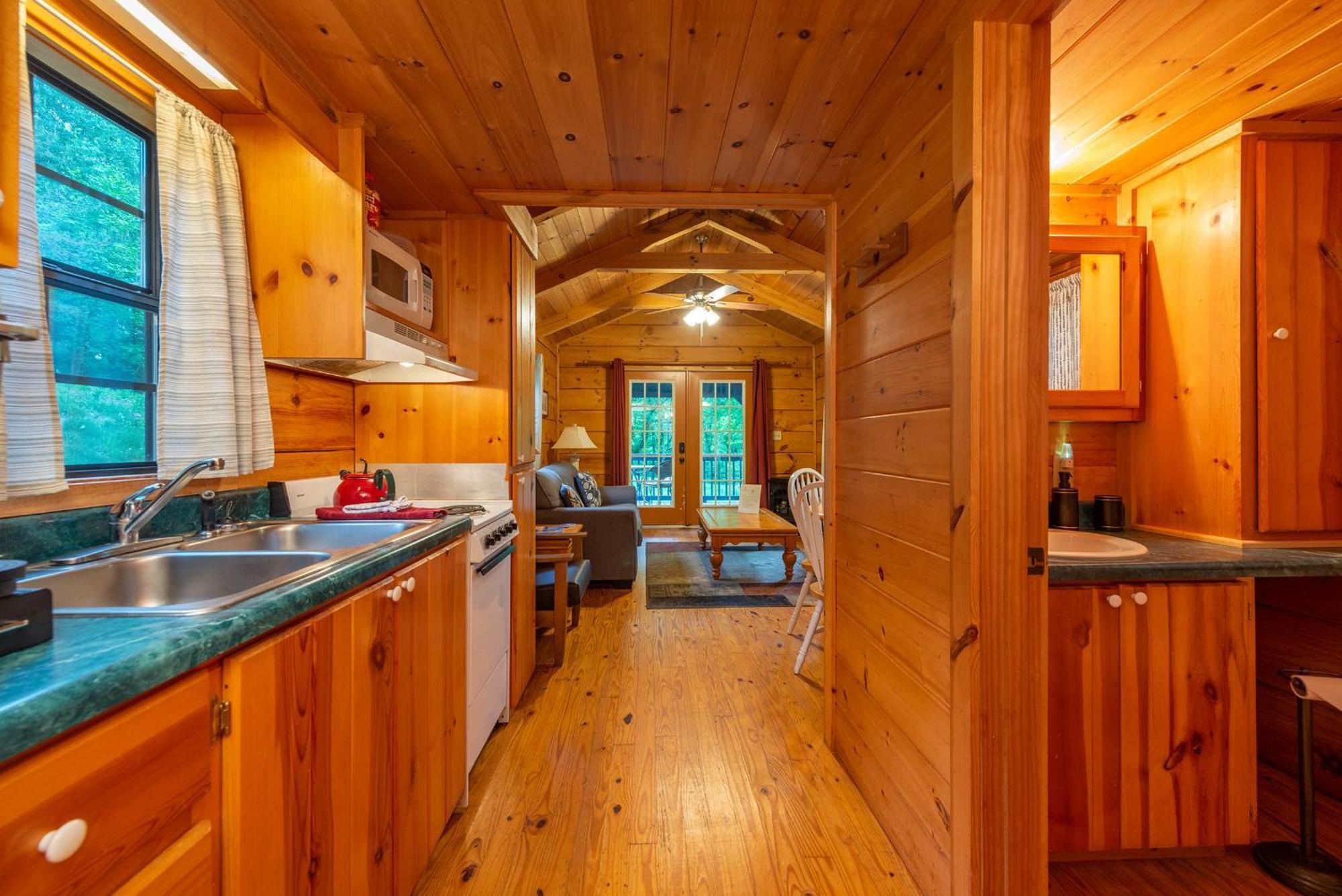 Engadine Inn And Cabins Candler Экстерьер фото