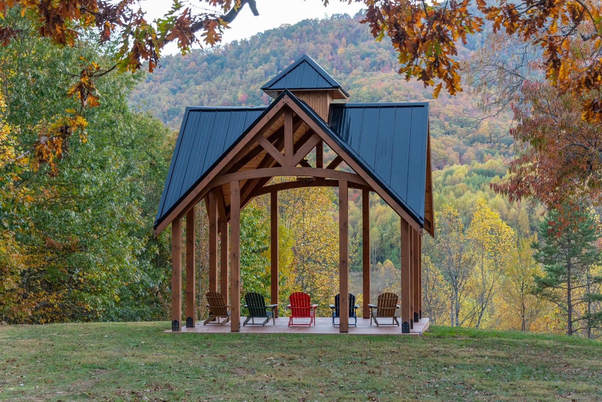 Engadine Inn And Cabins Candler Экстерьер фото